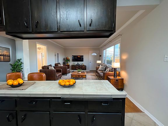 5th image of 714 Bay St APT 4