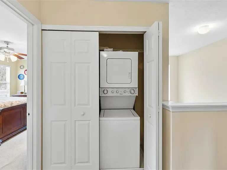 1240 Retreat View Cir — Photo 22