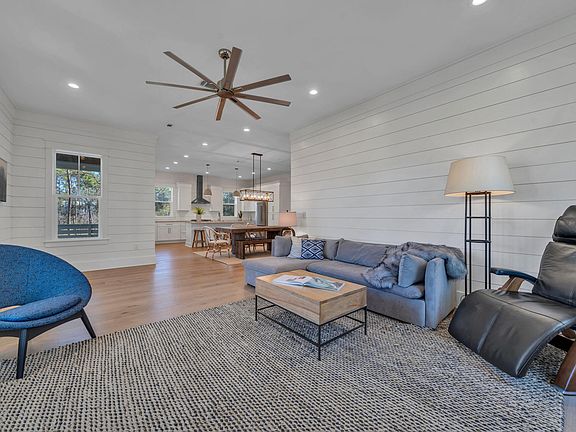 3rd image of 302 Cabana Trl