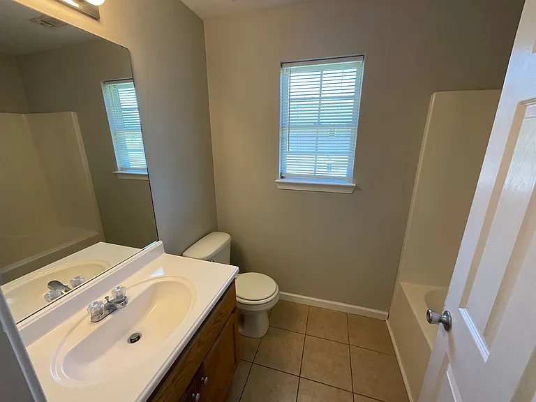 303-305 Wax Rd SE #307 — Photo 8