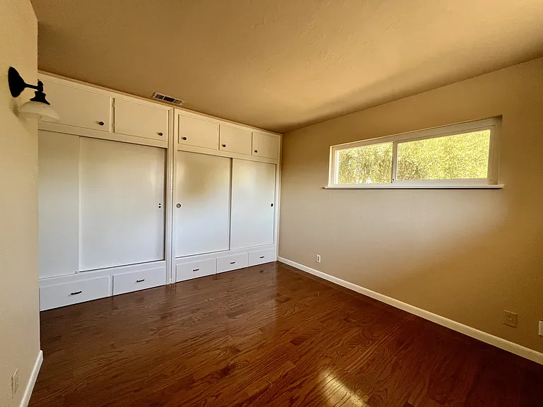 135 Glencrest Ln — Photo 8
