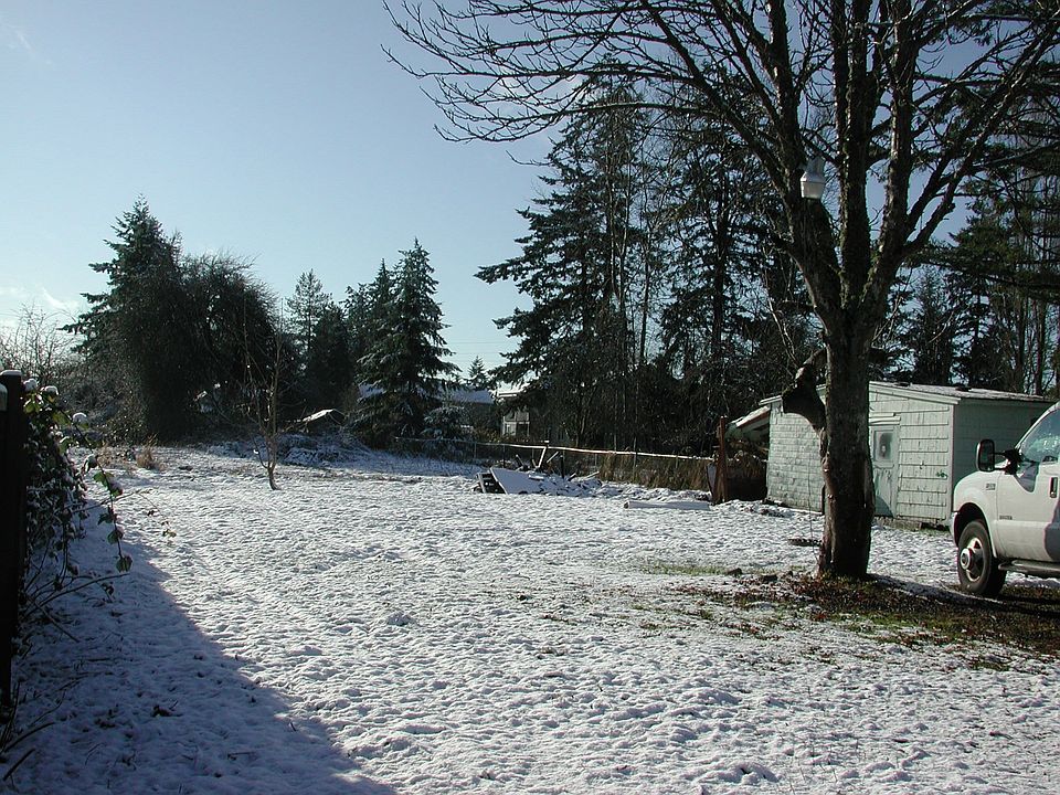View of 1/2 acre from just inside the double gate. Workshop on Right.