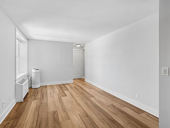 5th image of 20-43 Seagirt Blvd #2B