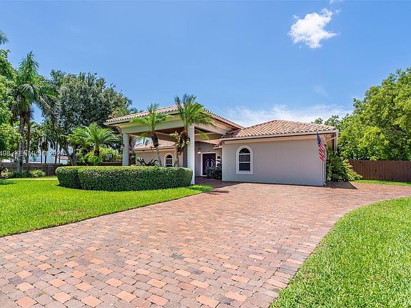 4th image of 19382 SW 293rd St