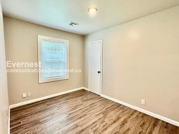 802 N Birch St — Photo 13