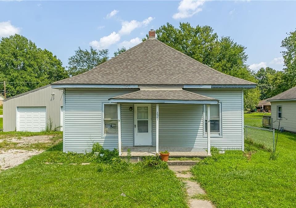 1st image of 621 NW Thieme St