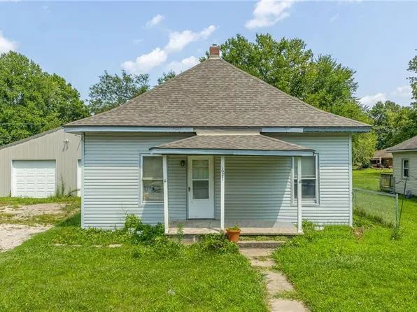 621 NW Thieme St, Grain Valley, MO 64029