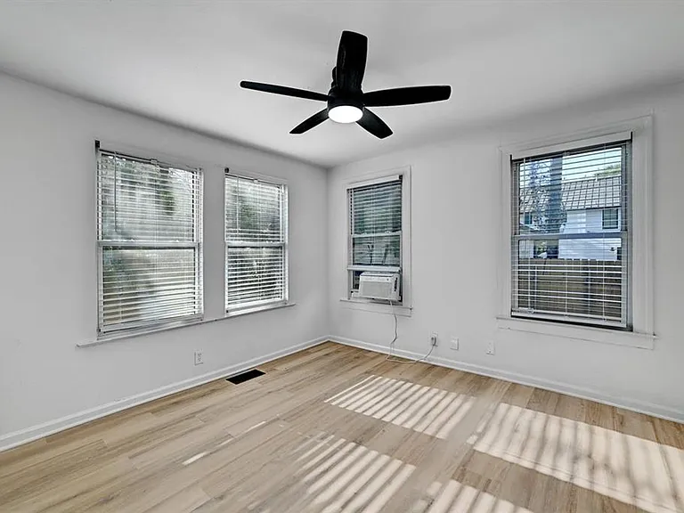 2305 Longview St — Photo 16