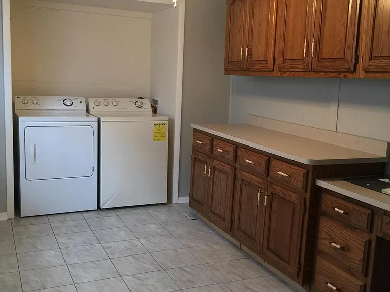 1124 W Marsh St — Photo 3