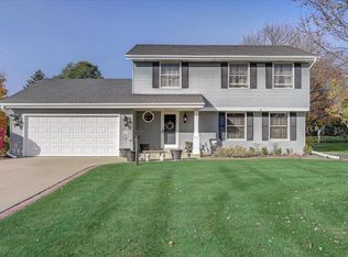 W225N2551 Alderwood Ln, Waukesha, WI 53186