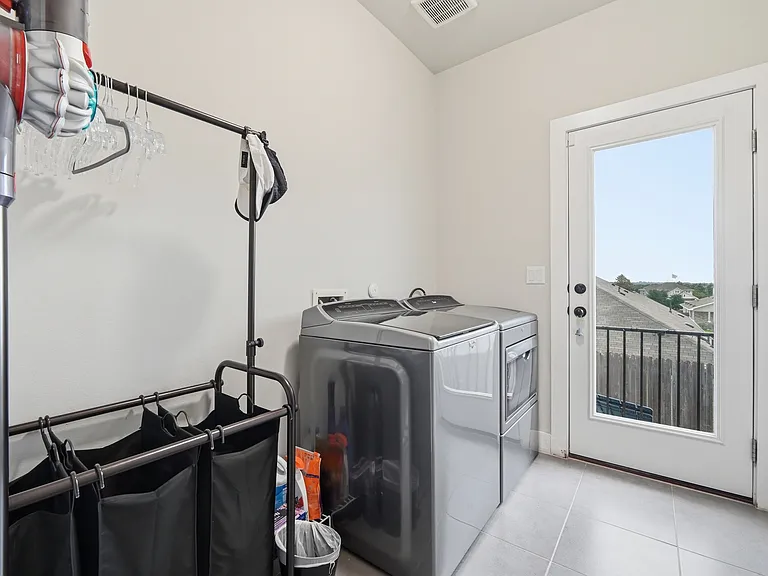 10121 Forest Grove Dr — Photo 17