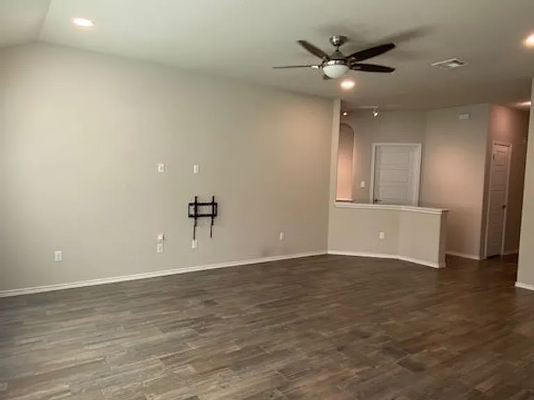 109 Palestine Cv — Photo 4