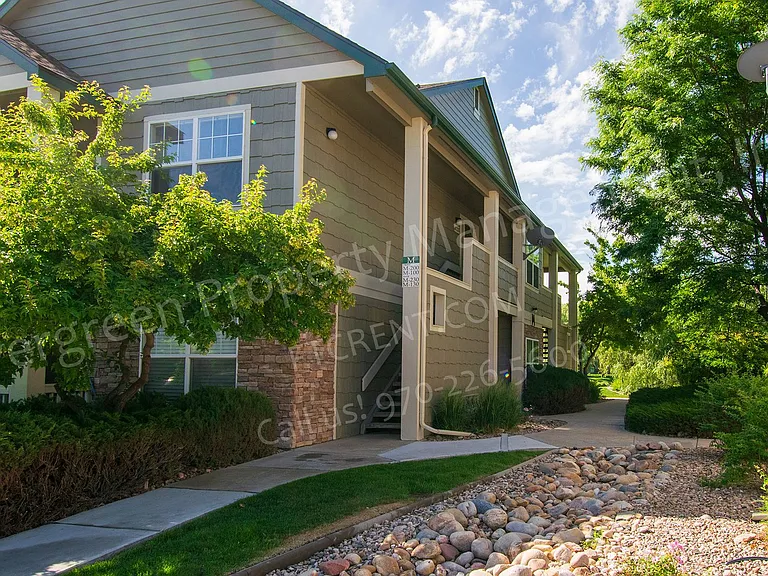 5225 White Willow Dr #M200 — Photo 32