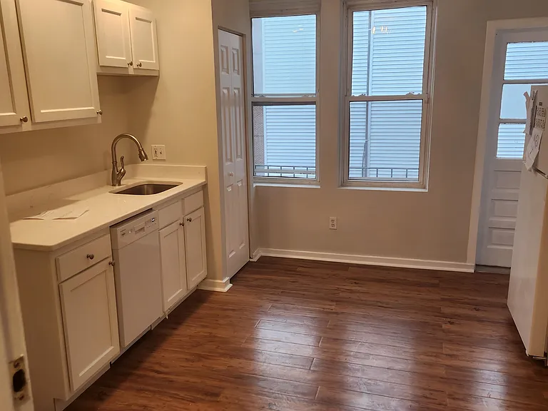 220 Hanover St #28 — Photo 29