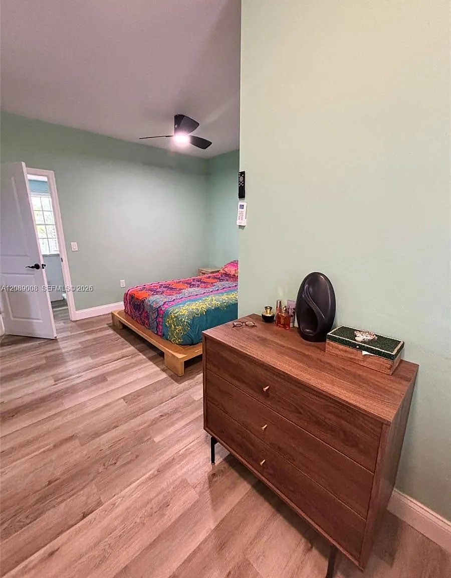 The Anton Condo — Photo 4