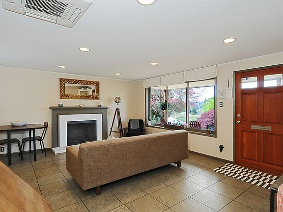 4th image of 9242 23rd Ave SW