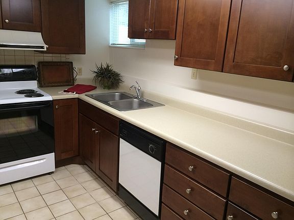 5th image of 608 E Larchwood Dr #B