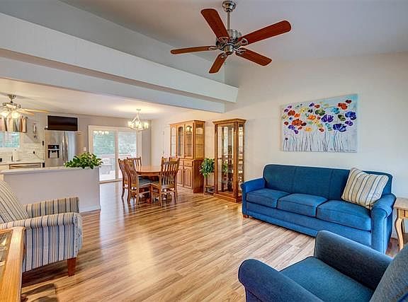 5th image of 2428 Chaucer Ave