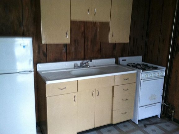 3rd image of 1010 S 6th St APT 3