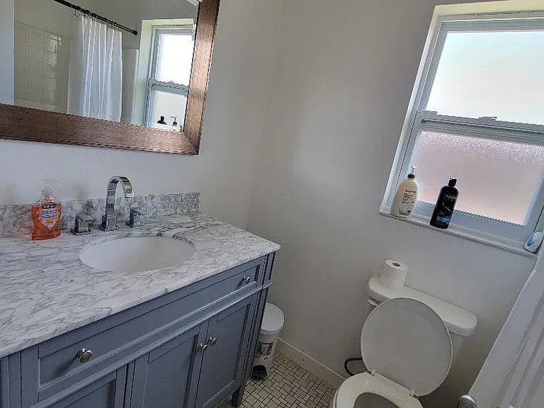 1258 Franklin St #1 — Photo 12