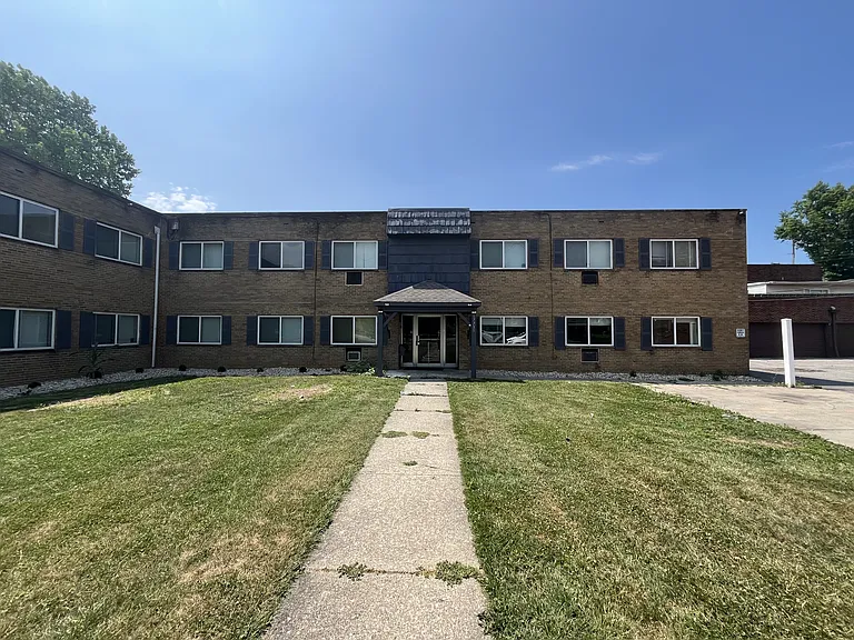 17731 Lakeshore Blvd #5 — Photo 11
