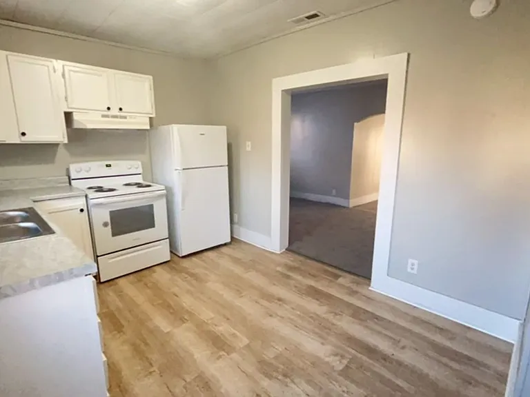 1506 W 10th St — Photo 1