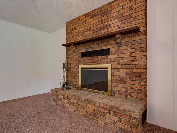 4th image of 3606 S Westwood Ave