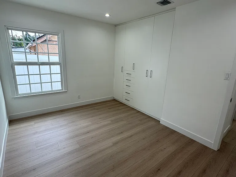 17735 Ludlow St — Photo 23