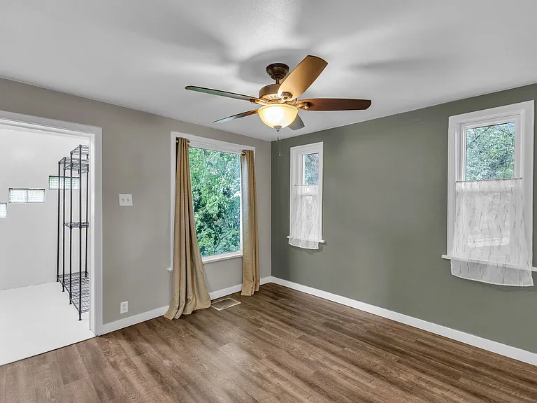 6582 S Jefferson St — Photo 15