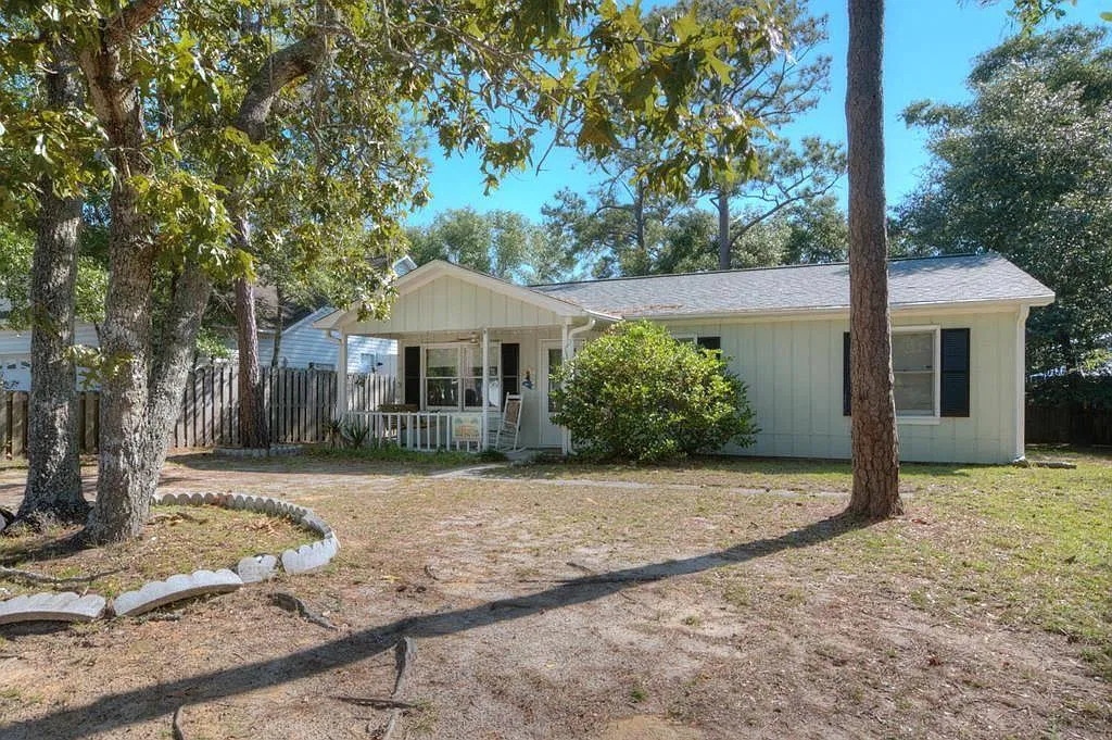 3 bed, 1.5 bath, 1001 sqft, $1,800 — Photo 4