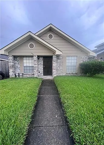 3 bed, 2.0 bath, 1090 sqft, $1,600 — Photo 1