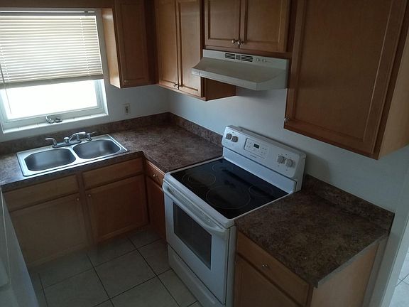 5th image of 2601 N Oleander Ave APT 10