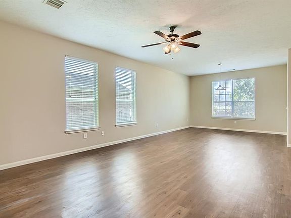 4th image of 3939 Hawthorn Glen Ct