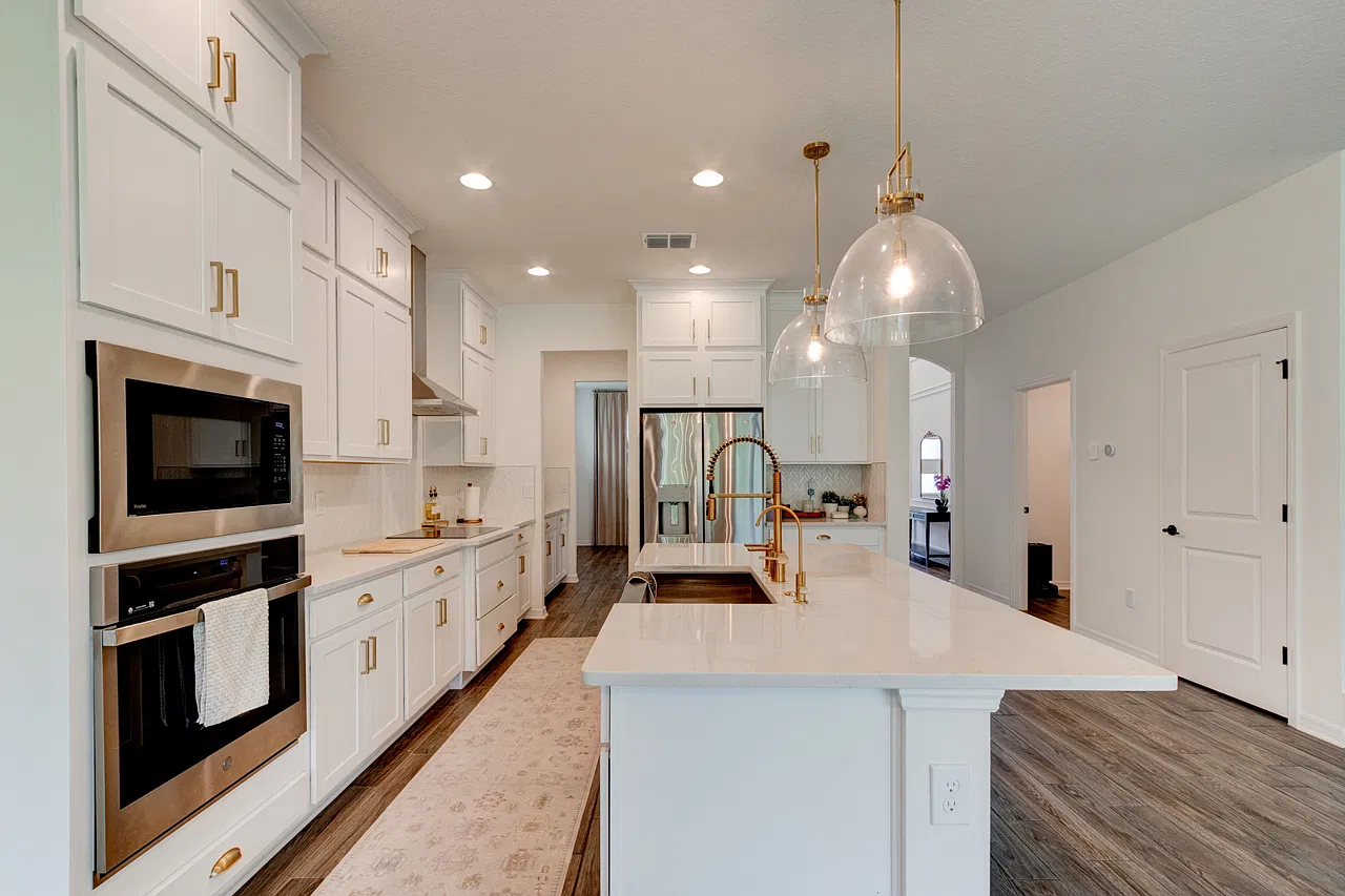 5 bed, 3775 sqft, $3,800 — Photo 3