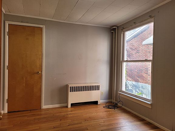5th image of 38 N Earl St APT 1