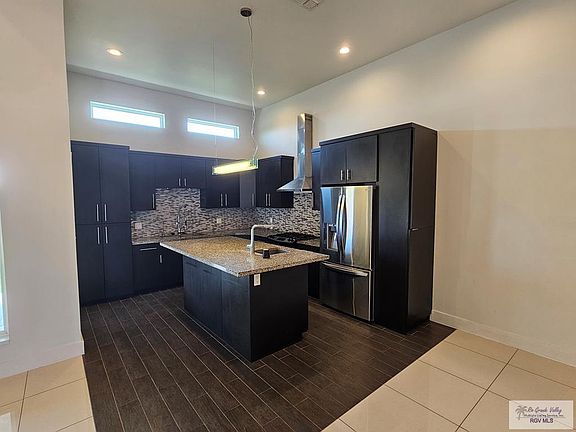 3rd image of 126 Alvarez Ct