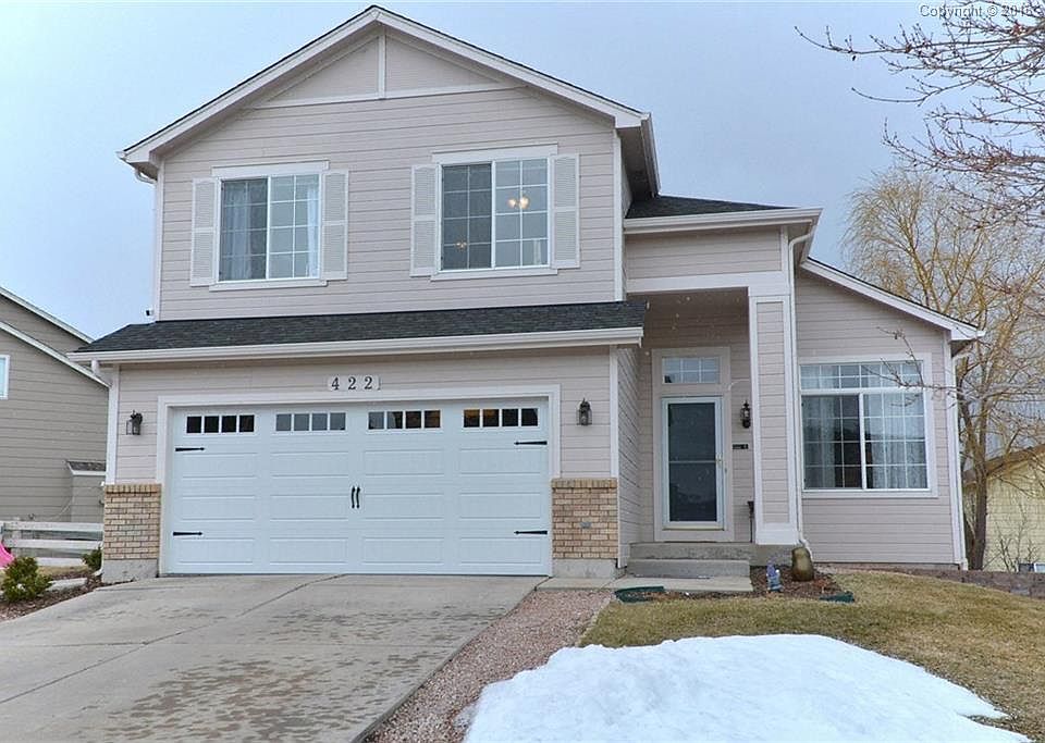 FRONT VIEW OF THE HOME