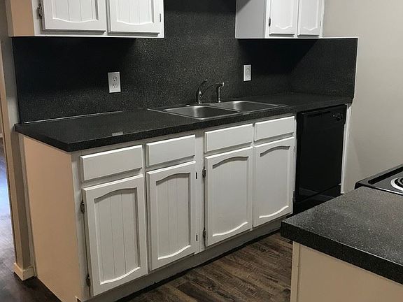 2nd image of 1410 Courtney Pl APT B