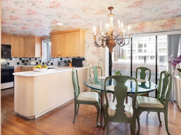 360 East 72nd Street image 8 of 16