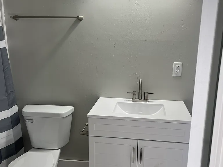 114 E Franklin St #3 — Photo 6