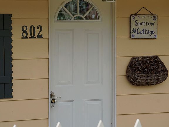 3rd image of 802 NE Leach St