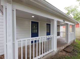 704 W Willis St, Alvin, TX 77511