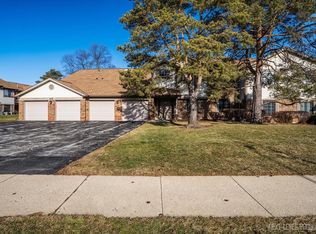 1630 Pheasant Trail Dr #2, Arlington Heights, IL 60004