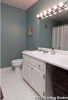 Full Bathroom off of hallway