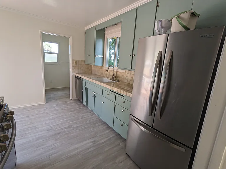 109 La Verne Ave — Photo 3