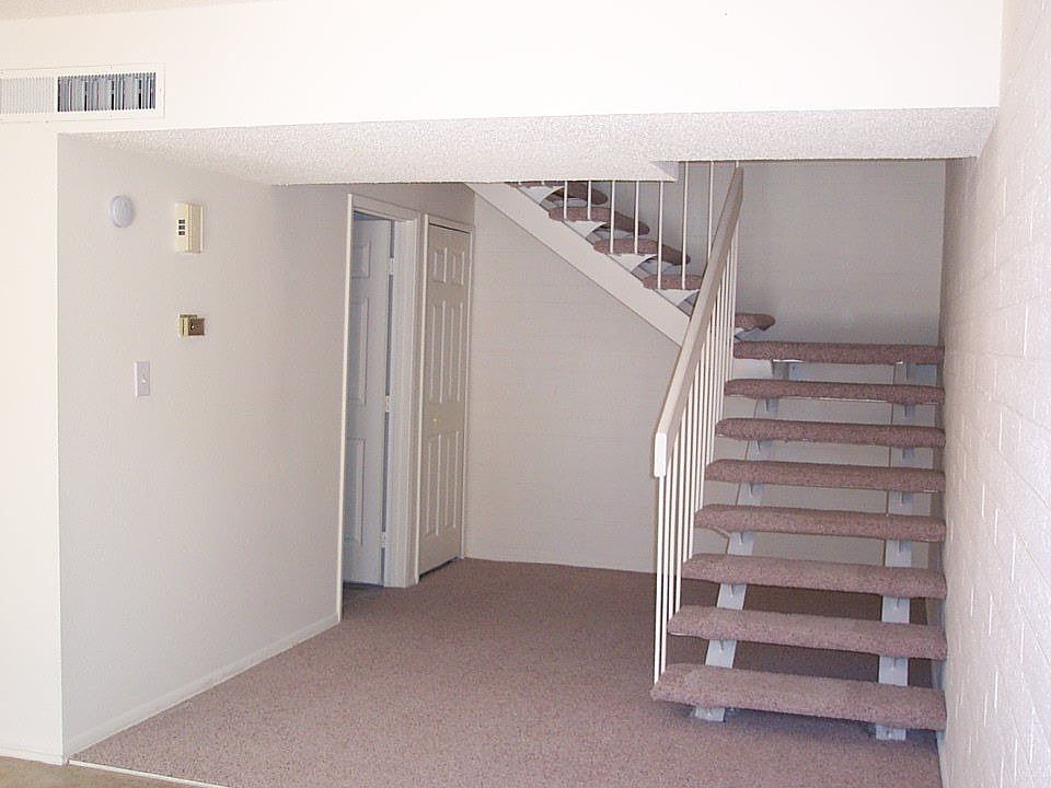 2nd image of 1816 W Tuckey Ln Unit 9