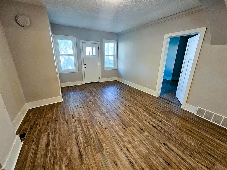 32 N Vine St #3 — Photo 3