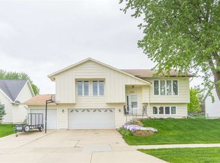 3836 Holly Ln, Waterloo, IA 50702