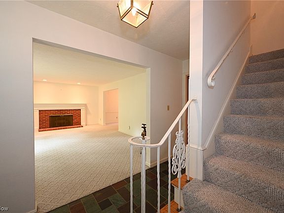 4th image of 25430 Hilliard Blvd