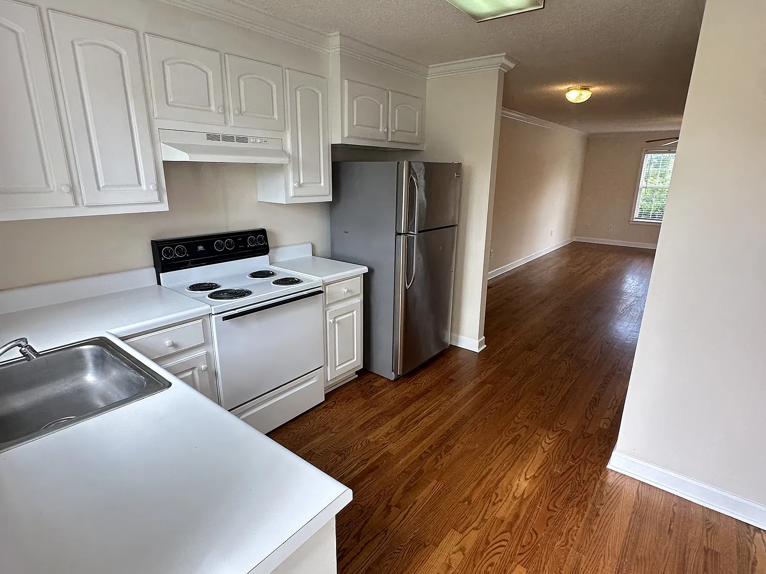 2 bed, 1100 sqft, $1,550 — Photo 4